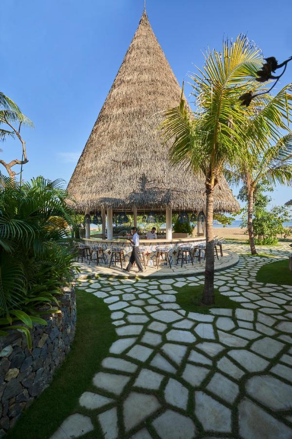 Sudamala Resort, Komodo, 라부안 바조 외부 사진 The bar at the beach