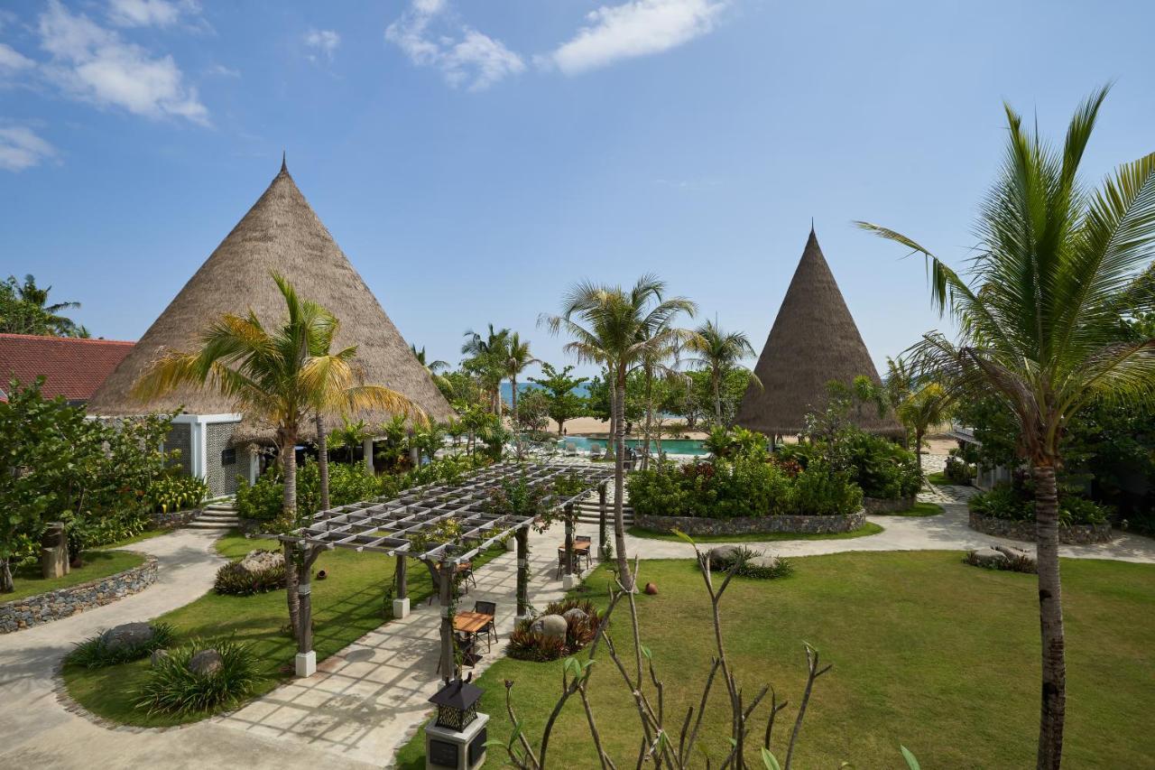 Sudamala Resort, Komodo, 라부안 바조 외부 사진 The resort's main buildings