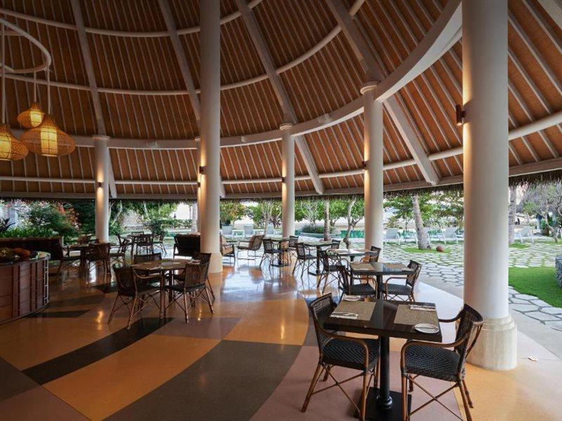 Sudamala Resort, Komodo, 라부안 바조 외부 사진 The restaurant at the resort
