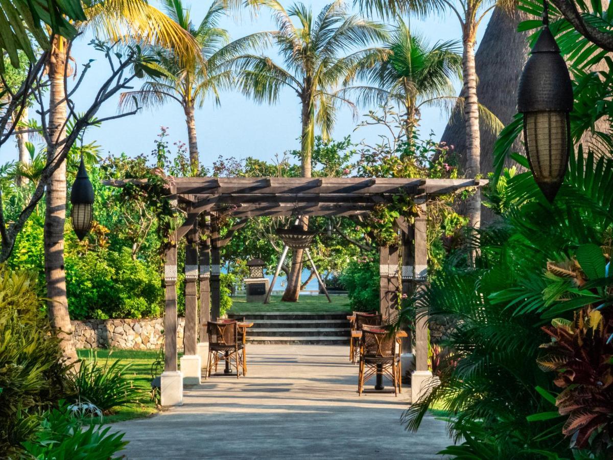 Sudamala Resort, Komodo, 라부안 바조 외부 사진 The resort's gardens