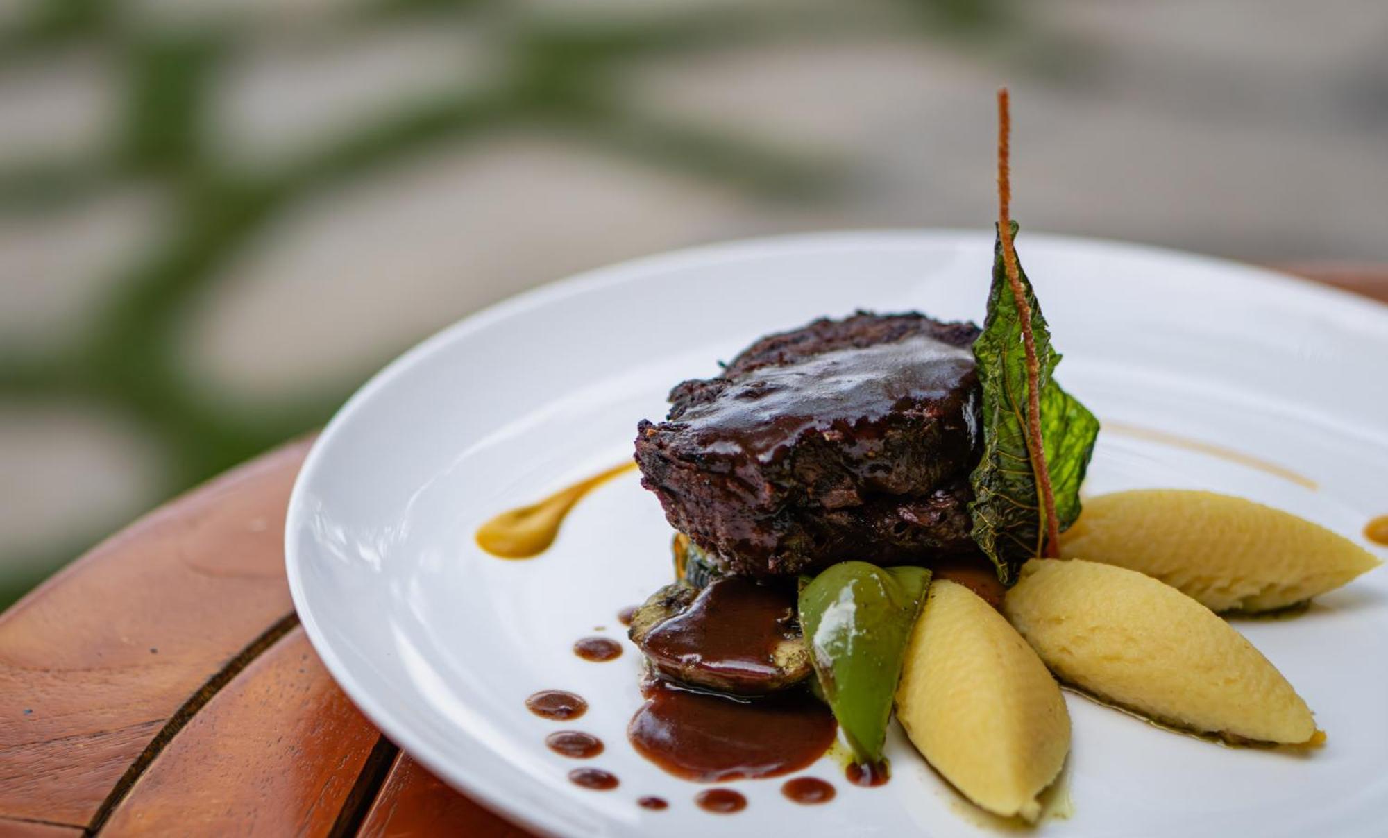 Sudamala Resort, Komodo, 라부안 바조 외부 사진 A steak prepared with the sous-vide technique