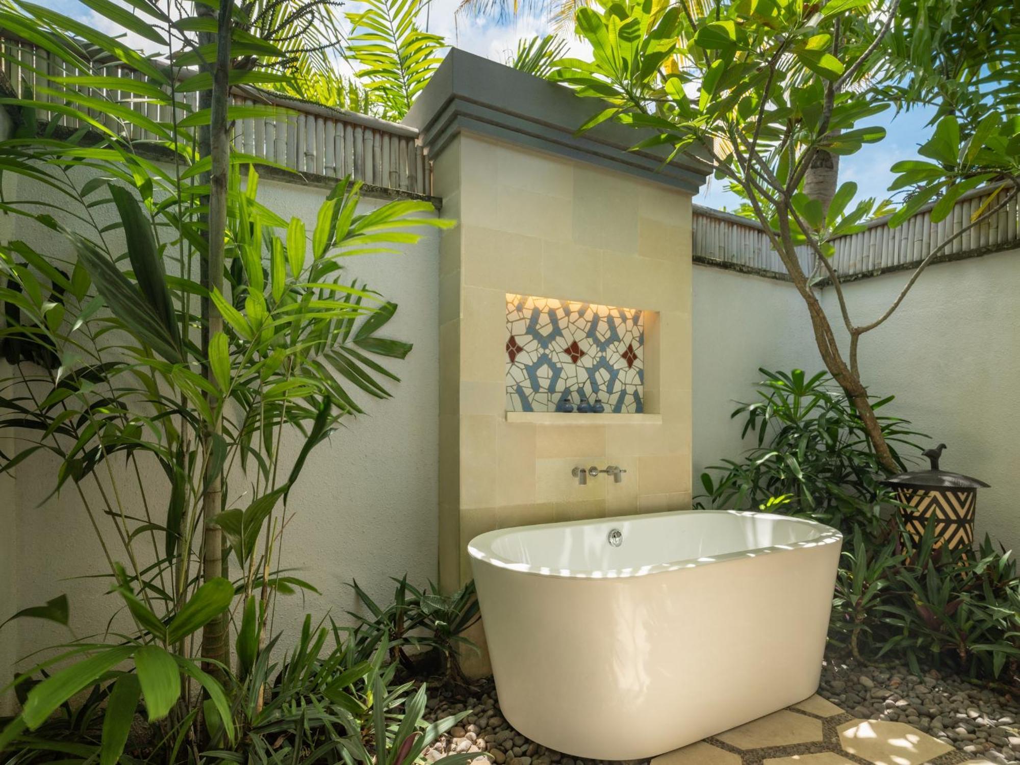 Sudamala Resort, Komodo, 라부안 바조 외부 사진 Outdoor bathtub